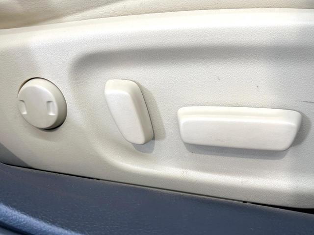 クラウンハイブリッド ロイヤルサルーン　純正８型ＳＤナビ　バックカメラ　衝突被害軽減システム　レーダークルーズ　禁煙車　レザーシート　ドラレコ　コーナーセンサー　スマートキー　ＬＥＤヘッド　ビルトインＥＴＣ　純正１６インチアルミ（52枚目）