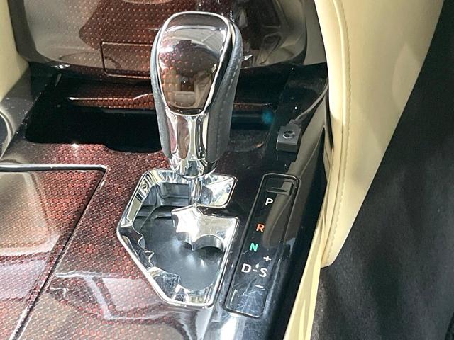 クラウンハイブリッド ロイヤルサルーン　純正８型ＳＤナビ　バックカメラ　衝突被害軽減システム　レーダークルーズ　禁煙車　レザーシート　ドラレコ　コーナーセンサー　スマートキー　ＬＥＤヘッド　ビルトインＥＴＣ　純正１６インチアルミ（59枚目）