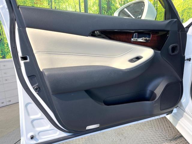 クラウンハイブリッド ロイヤルサルーン　純正８型ＳＤナビ　バックカメラ　衝突被害軽減システム　レーダークルーズ　禁煙車　レザーシート　ドラレコ　コーナーセンサー　スマートキー　ＬＥＤヘッド　ビルトインＥＴＣ　純正１６インチアルミ（61枚目）