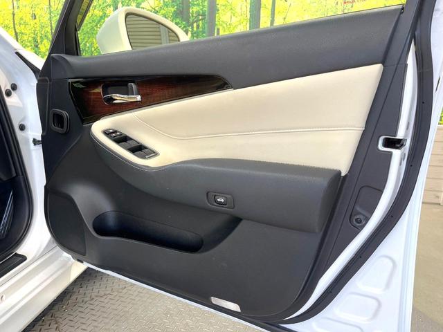 クラウンハイブリッド ロイヤルサルーン　純正８型ＳＤナビ　バックカメラ　衝突被害軽減システム　レーダークルーズ　禁煙車　レザーシート　ドラレコ　コーナーセンサー　スマートキー　ＬＥＤヘッド　ビルトインＥＴＣ　純正１６インチアルミ（62枚目）