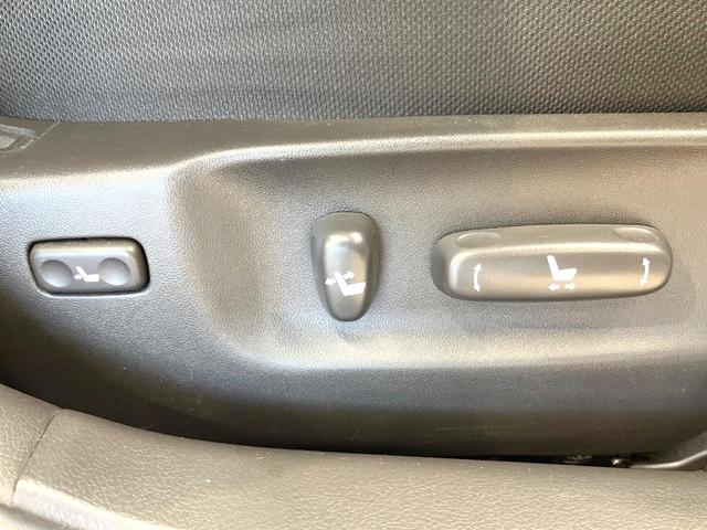 クラウン ２．５アスリート　メーカーＨＤＤナビ　バックカメラ　禁煙車　スマートキー　ＨＩＤヘッド　ビルトインＥＴＣ　クルーズコントロール　純正１８インチアルミ　オートライト　デュアルエアコン　ＣＤ　ＤＶＤ再生　フルセグ（7枚目）