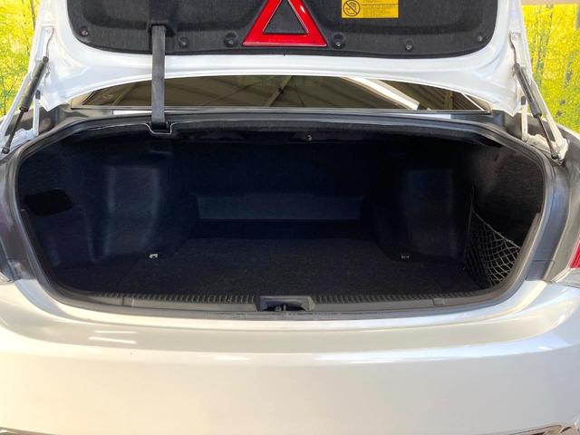 クラウン ２．５アスリート　メーカーＨＤＤナビ　バックカメラ　禁煙車　スマートキー　ＨＩＤヘッド　ビルトインＥＴＣ　クルーズコントロール　純正１８インチアルミ　オートライト　デュアルエアコン　ＣＤ　ＤＶＤ再生　フルセグ（10枚目）