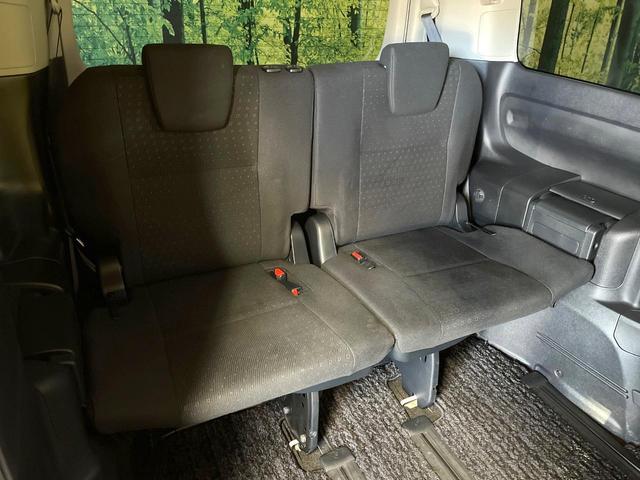ヴォクシー ハイブリッドＶ　両側電動ドア　純正ナビ　禁煙車　スマートキー　ＬＥＤヘッド　ビルトインＥＴＣ　クルコン　純正１６インチアルミ　　デジタルインナーミラー　オートライト　デュアルエアコン　リアエアコン　Ｂｌｕｅｔｏｏｔｈ（10枚目）