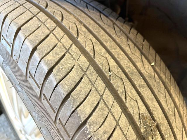 ヴォクシー ハイブリッドＶ　両側電動ドア　純正ナビ　禁煙車　スマートキー　ＬＥＤヘッド　ビルトインＥＴＣ　クルコン　純正１６インチアルミ　　デジタルインナーミラー　オートライト　デュアルエアコン　リアエアコン　Ｂｌｕｅｔｏｏｔｈ（30枚目）