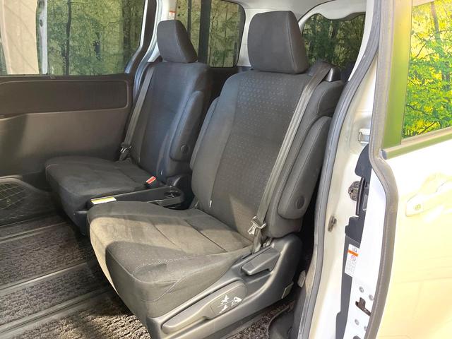 ヴォクシー ハイブリッドＶ　両側電動ドア　純正ナビ　禁煙車　スマートキー　ＬＥＤヘッド　ビルトインＥＴＣ　クルコン　純正１６インチアルミ　　デジタルインナーミラー　オートライト　デュアルエアコン　リアエアコン　Ｂｌｕｅｔｏｏｔｈ（42枚目）