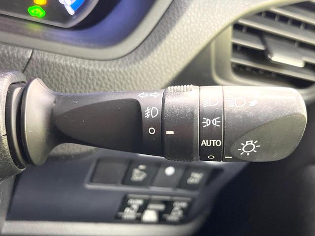 ヴォクシー ハイブリッドＶ　両側電動ドア　純正ナビ　禁煙車　スマートキー　ＬＥＤヘッド　ビルトインＥＴＣ　クルコン　純正１６インチアルミ　　デジタルインナーミラー　オートライト　デュアルエアコン　リアエアコン　Ｂｌｕｅｔｏｏｔｈ（63枚目）