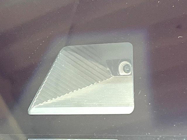 N-BOXカスタム Lターボ 純正SDナビ 両側電動ドア バックカメラ 衝突被害軽減システム 禁煙車 ハーフレザーシート コーナーセンサー スマートキー LEDヘッド ビルトインETC 純正15インチアルミ 車線逸脱警報(3枚目)