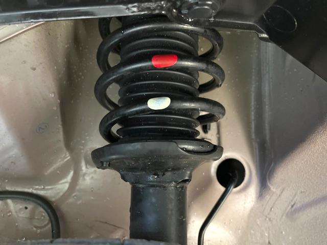 アルトラパンＬＣ Ｘ　衝突被害軽減システム　禁煙車　ハーフレザーシート　スマートキー　ＬＥＤヘッド　純正１４インチアルミ　オートハイビーム　オートライト　オートエアコン　横滑り防止装置　盗難防止システム　電動格納ミラー（20枚目）