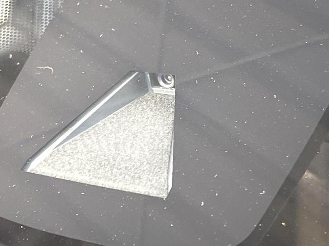 プリウス Ｓ　純正ＳＤナビ　バックカメラ　衝突被害軽減システム　レーダークルーズ　禁煙車　コーナーセンサー　スマートキー　ＬＥＤヘッド　ビルトインＥＴＣ　純正１５インチアルミ　オートハイビーム　オートライト（5枚目）