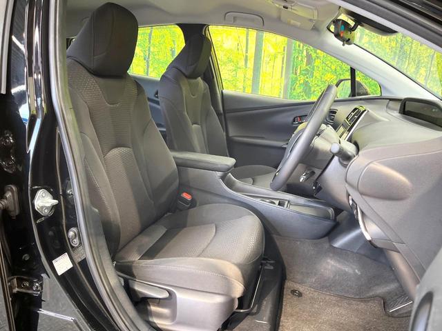 プリウス Ｓ　純正ＳＤナビ　バックカメラ　衝突被害軽減システム　レーダークルーズ　禁煙車　コーナーセンサー　スマートキー　ＬＥＤヘッド　ビルトインＥＴＣ　純正１５インチアルミ　オートハイビーム　オートライト（8枚目）