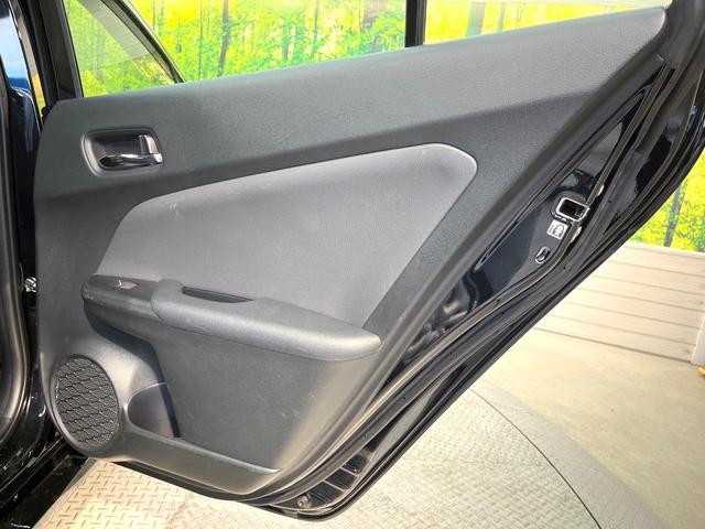 プリウス Ｓ　純正ＳＤナビ　バックカメラ　衝突被害軽減システム　レーダークルーズ　禁煙車　コーナーセンサー　スマートキー　ＬＥＤヘッド　ビルトインＥＴＣ　純正１５インチアルミ　オートハイビーム　オートライト（65枚目）