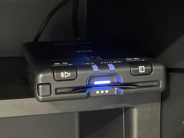 ノート ｅ－パワー　Ｘ　フルエアロ　ＳＤナビ　全周囲カメラ　衝突軽減装置　ドラレコ　コーナーセンサー　スマートキー　ＬＥＤヘッド　純正１５インチアルミ　オートライト　オートエアコン　Ｂｌｕｅｔｏｏｔｈ　ＣＤ　ＤＶＤ再生（6枚目）