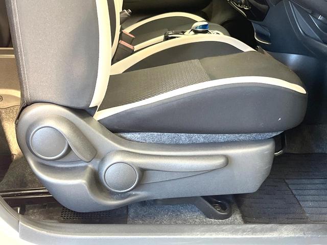 ノート ｅ－パワー　Ｘ　フルエアロ　ＳＤナビ　全周囲カメラ　衝突軽減装置　ドラレコ　コーナーセンサー　スマートキー　ＬＥＤヘッド　純正１５インチアルミ　オートライト　オートエアコン　Ｂｌｕｅｔｏｏｔｈ　ＣＤ　ＤＶＤ再生（58枚目）