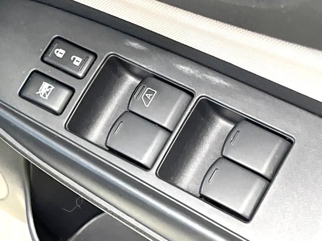 ノート ｅ－パワー　Ｘ　フルエアロ　ＳＤナビ　全周囲カメラ　衝突軽減装置　ドラレコ　コーナーセンサー　スマートキー　ＬＥＤヘッド　純正１５インチアルミ　オートライト　オートエアコン　Ｂｌｕｅｔｏｏｔｈ　ＣＤ　ＤＶＤ再生（65枚目）