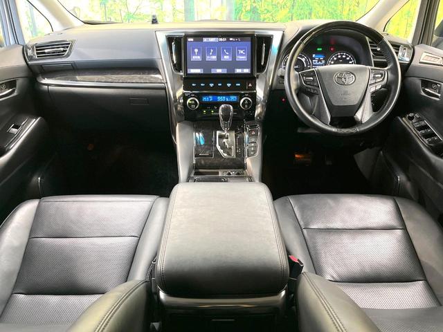 ヴェルファイアハイブリッド ＺＲ　４ＷＤ　両側電動ドア　後席モニター　純正１０型メモリーナビ　バックカメラ　衝突被害軽減システム　禁煙車　電動リアゲート　レザーシート　コーナーセンサー　スマートキー　ＬＥＤヘッド　ビルトインＥＴＣ（2枚目）