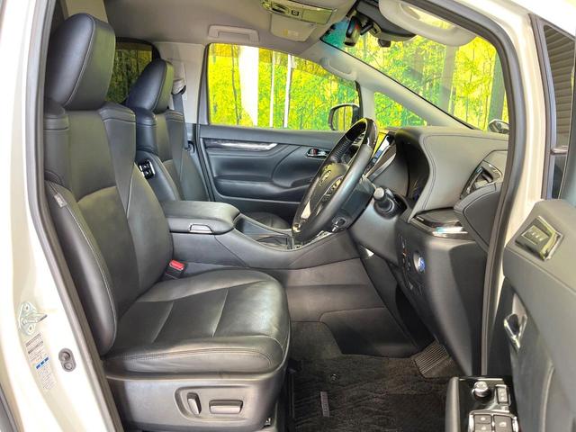 ヴェルファイアハイブリッド ＺＲ　４ＷＤ　両側電動ドア　後席モニター　純正１０型メモリーナビ　バックカメラ　衝突被害軽減システム　禁煙車　電動リアゲート　レザーシート　コーナーセンサー　スマートキー　ＬＥＤヘッド　ビルトインＥＴＣ（8枚目）