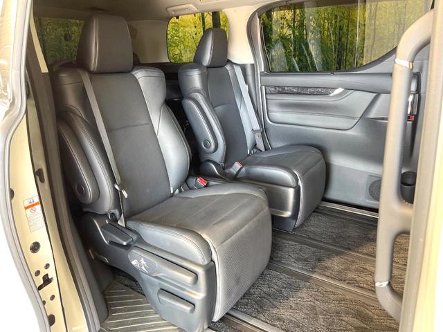 ヴェルファイアハイブリッド ＺＲ　４ＷＤ　両側電動ドア　後席モニター　純正１０型メモリーナビ　バックカメラ　衝突被害軽減システム　禁煙車　電動リアゲート　レザーシート　コーナーセンサー　スマートキー　ＬＥＤヘッド　ビルトインＥＴＣ（9枚目）