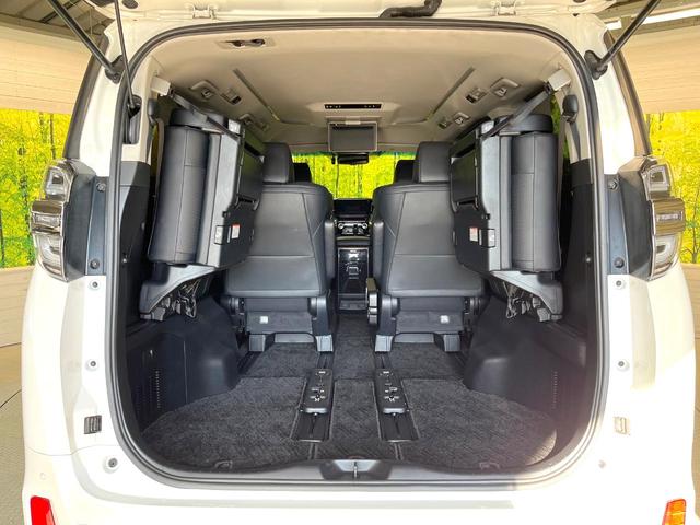 ヴェルファイアハイブリッド ＺＲ　４ＷＤ　両側電動ドア　後席モニター　純正１０型メモリーナビ　バックカメラ　衝突被害軽減システム　禁煙車　電動リアゲート　レザーシート　コーナーセンサー　スマートキー　ＬＥＤヘッド　ビルトインＥＴＣ（11枚目）