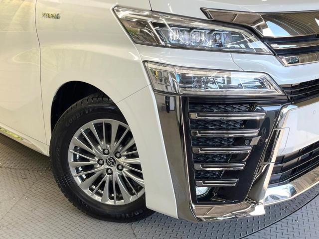 ヴェルファイアハイブリッド ＺＲ　４ＷＤ　両側電動ドア　後席モニター　純正１０型メモリーナビ　バックカメラ　衝突被害軽減システム　禁煙車　電動リアゲート　レザーシート　コーナーセンサー　スマートキー　ＬＥＤヘッド　ビルトインＥＴＣ（13枚目）