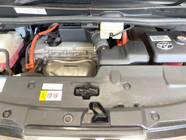 ヴェルファイアハイブリッド ＺＲ　４ＷＤ　両側電動ドア　後席モニター　純正１０型メモリーナビ　バックカメラ　衝突被害軽減システム　禁煙車　電動リアゲート　レザーシート　コーナーセンサー　スマートキー　ＬＥＤヘッド　ビルトインＥＴＣ（19枚目）