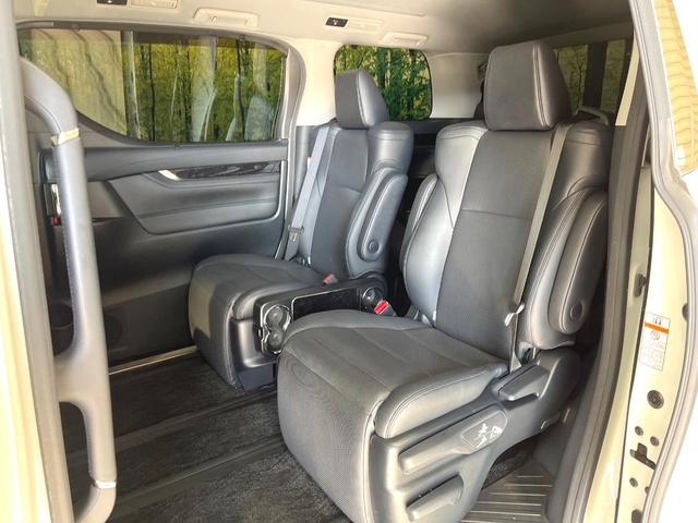 ヴェルファイアハイブリッド ＺＲ　４ＷＤ　両側電動ドア　後席モニター　純正１０型メモリーナビ　バックカメラ　衝突被害軽減システム　禁煙車　電動リアゲート　レザーシート　コーナーセンサー　スマートキー　ＬＥＤヘッド　ビルトインＥＴＣ（31枚目）