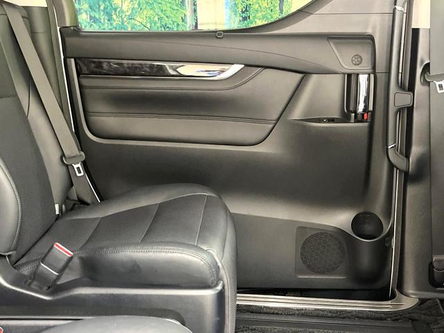 ヴェルファイアハイブリッド ＺＲ　４ＷＤ　両側電動ドア　後席モニター　純正１０型メモリーナビ　バックカメラ　衝突被害軽減システム　禁煙車　電動リアゲート　レザーシート　コーナーセンサー　スマートキー　ＬＥＤヘッド　ビルトインＥＴＣ（35枚目）