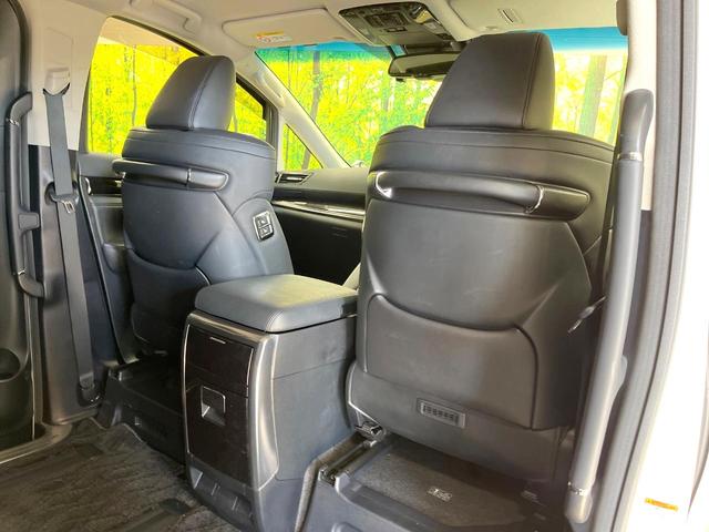 ヴェルファイアハイブリッド ＺＲ　４ＷＤ　両側電動ドア　後席モニター　純正１０型メモリーナビ　バックカメラ　衝突被害軽減システム　禁煙車　電動リアゲート　レザーシート　コーナーセンサー　スマートキー　ＬＥＤヘッド　ビルトインＥＴＣ（41枚目）