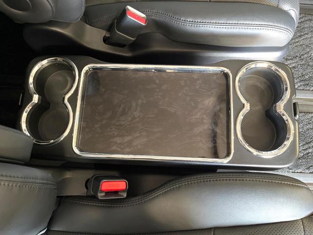 ヴェルファイアハイブリッド ＺＲ　４ＷＤ　両側電動ドア　後席モニター　純正１０型メモリーナビ　バックカメラ　衝突被害軽減システム　禁煙車　電動リアゲート　レザーシート　コーナーセンサー　スマートキー　ＬＥＤヘッド　ビルトインＥＴＣ（46枚目）