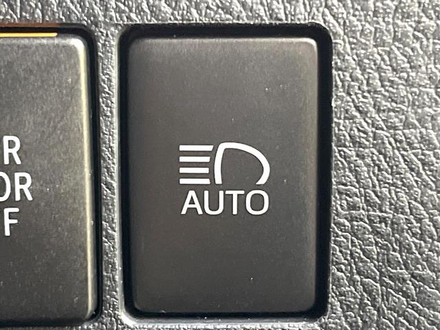 ヴェルファイアハイブリッド ＺＲ　４ＷＤ　両側電動ドア　後席モニター　純正１０型メモリーナビ　バックカメラ　衝突被害軽減システム　禁煙車　電動リアゲート　レザーシート　コーナーセンサー　スマートキー　ＬＥＤヘッド　ビルトインＥＴＣ（62枚目）