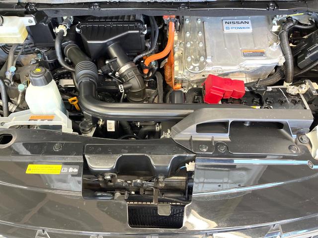 セレナ ｅ－パワー　ハイウェイスターＶ　両側電動ドア　純正９型ＳＤナビ　後席モニター　全周囲カメラ　衝突軽減装置　禁煙車　デジタルインナーミラー　ドラレコ　スマートキー　ＬＥＤヘッド　ビルトインＥＴＣ　純正１５インチアルミ　オートハイビーム（19枚目）