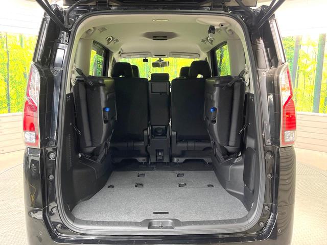 セレナ Ｘ　両側電動ドア　９型ＳＤナビ　全周囲カメラ　衝突軽減装置　プロパイロット　禁煙車　ドラレコ　スマートキー　ＥＴＣ　車線逸脱警報　オートライト　オートエアコン　Ｂｌｕｅｔｏｏｔｈ　ＣＤ　ＤＶＤ再生（11枚目）