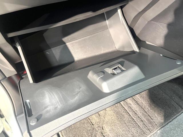 セレナ ｅ－パワー　ハイウェイスターＶ　純正９型ＳＤナビ　両側電動ドア　全周囲カメラ　衝突被害軽減システム　禁煙車　デジタルインナーミラー　ドラレコ　ＬＥＤヘッド　ビルトインＥＴＣ　純正１５インチアルミ　車線逸脱警報　オートライト（68枚目）