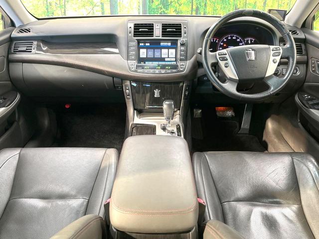 クラウン 2.5アスリート アニバーサリーエディション サンルーフ 純正ナビ バックカメラ 禁煙車 革シート パワーシート スマートキー HIDヘッド オートライト デュアルエアコン CD DVD再生 パワーウィンドウ パワーステアリング(2枚目)