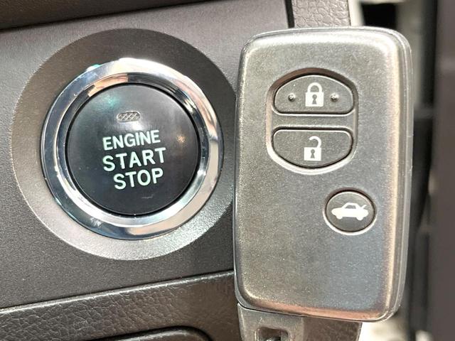 クラウン 2.5アスリート アニバーサリーエディション サンルーフ 純正ナビ バックカメラ 禁煙車 革シート パワーシート スマートキー HIDヘッド オートライト デュアルエアコン CD DVD再生 パワーウィンドウ パワーステアリング(32枚目)