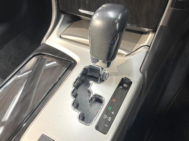 クラウン 2.5アスリート アニバーサリーエディション サンルーフ 純正ナビ バックカメラ 禁煙車 革シート パワーシート スマートキー HIDヘッド オートライト デュアルエアコン CD DVD再生 パワーウィンドウ パワーステアリング(34枚目)