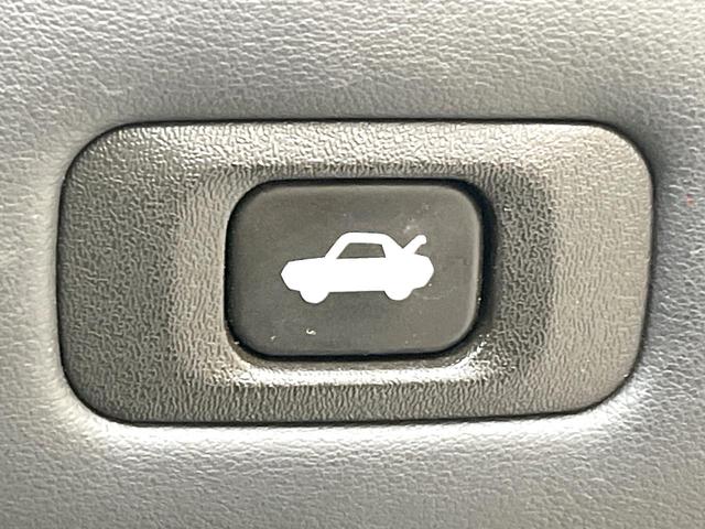 クラウン 2.5アスリート アニバーサリーエディション サンルーフ 純正ナビ バックカメラ 禁煙車 革シート パワーシート スマートキー HIDヘッド オートライト デュアルエアコン CD DVD再生 パワーウィンドウ パワーステアリング(36枚目)