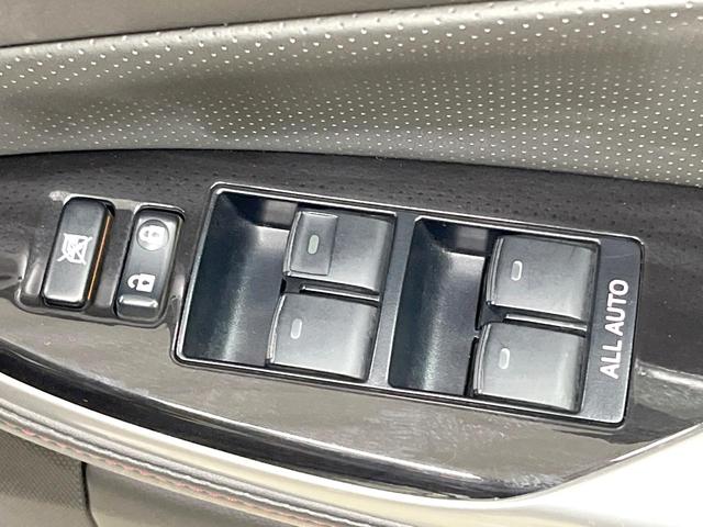 クラウン 2.5アスリート アニバーサリーエディション サンルーフ 純正ナビ バックカメラ 禁煙車 革シート パワーシート スマートキー HIDヘッド オートライト デュアルエアコン CD DVD再生 パワーウィンドウ パワーステアリング(52枚目)