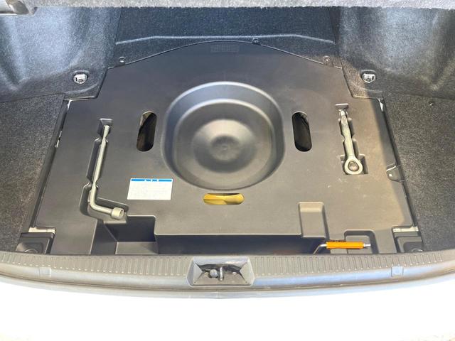 クラウン 2.5アスリート アニバーサリーエディション サンルーフ 純正ナビ バックカメラ 禁煙車 革シート パワーシート スマートキー HIDヘッド オートライト デュアルエアコン CD DVD再生 パワーウィンドウ パワーステアリング(74枚目)