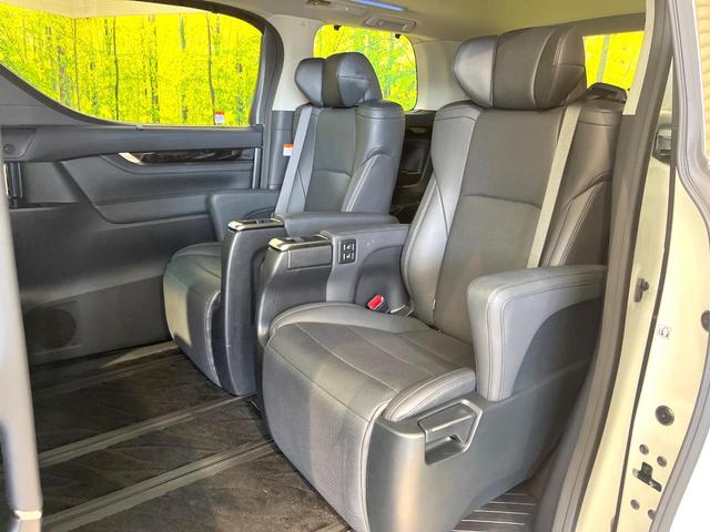 アルファード ２．５Ｓ　Ｃパッケージ　サンルーフ　モデリスタエアロ　純正９型ＤＡ　両側電動ドア　バックカメラ　衝突軽減装置　レーダークルーズ　禁煙車　電動リアゲート　前席シートエアコン　デジタルインナーミラー　３眼ＬＥＤヘッド（64枚目）