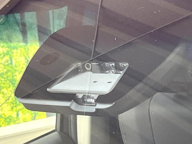 デリカＤ：５ シャモニー　ディーゼル（軽油）　９型フローティングＳＤナビ　電動サイドステップ　両側電動ドア　後席モニター　バックカメラ　衝突軽減装置　レーダークルーズ　禁煙車　電動リアゲート　ハーフレザーシート　パワーシート（3枚目）