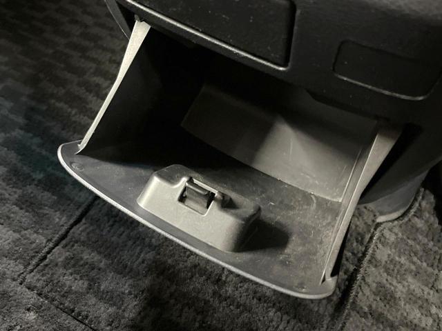 ヴォクシー ZS 煌II 両側電動ドア 純正8型SDナビ 後席モニター バックカメラ スマートキー HIDヘッド ビルトインETC 純正16インチアルミ オートライト オートエアコン リアエアコン Bluetooth CD(64枚目)