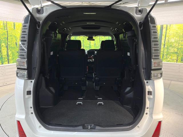 ヴォクシー ZS モデリスタエアロ 両側電動ドア 純正9インチナビ バックカメラ 衝突被害軽減システム 禁煙車 スマートキー LEDヘッド ビルトインETC クルコン 純正16インチアルミ オートハイビーム(11枚目)