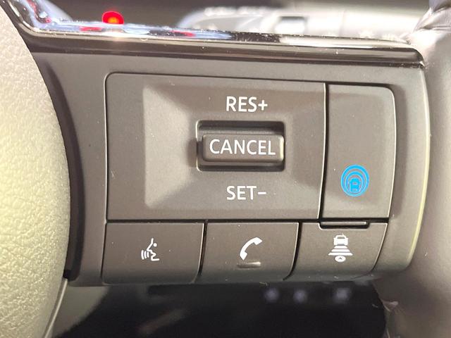 セレナ ｅ－パワー　ハイウェイスターＶ　両側電動ドア　後席モニター　純正１２．３インチナビ　プロパイロット　全周囲カメラ　衝突被害軽減システム　レーダークルーズ　禁煙車　レザーシート　ドラレコ　コーナーセンサー　スマートキー　ＬＥＤヘッド（7枚目）