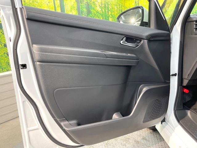 セレナ ｅ－パワー　ハイウェイスターＶ　両側電動ドア　後席モニター　純正１２．３インチナビ　プロパイロット　全周囲カメラ　衝突被害軽減システム　レーダークルーズ　禁煙車　レザーシート　ドラレコ　コーナーセンサー　スマートキー　ＬＥＤヘッド（50枚目）