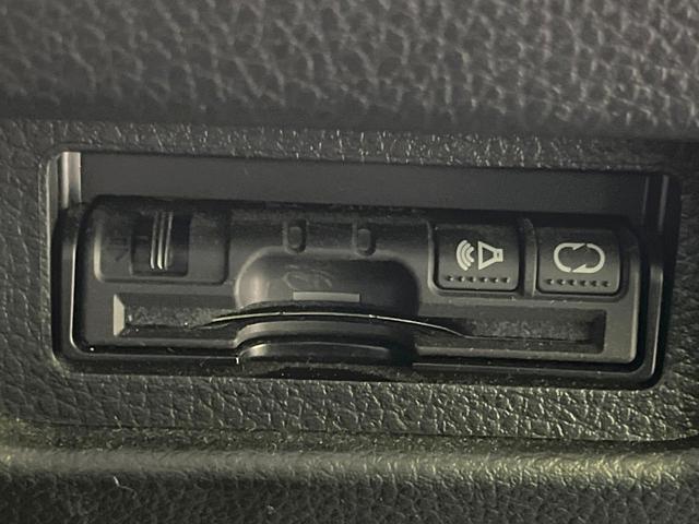 エクストレイル ２０Ｘｔｔ　純正ＳＤナビ　バックカメラ　禁煙車　防水シート　全席シートヒーター　ＨＩＤヘッド　ビルトインＥＴＣ　クルコン　純正１８インチアルミ　オートライト　オートエアコン　Ｂｌｕｅｔｏｏｔｈ　フルセグ（7枚目）