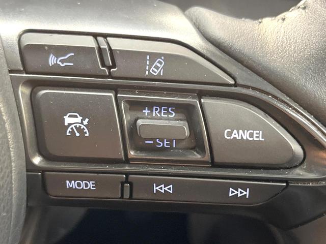 ヤリスクロス ハイブリッドＺ　純正８型ディスプレイ　全周囲カメラ　衝突軽減装置　レーダークルーズ　禁煙車　シートヒーター　パワーシート　コーナーセンサー　スマートキー　ＬＥＤヘッド　ＥＴＣ　純正１８インチアルミ　オートハイビーム（7枚目）