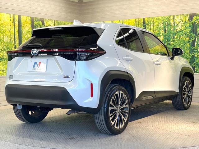 ヤリスクロス ハイブリッドＺ　純正８型ディスプレイ　全周囲カメラ　衝突軽減装置　レーダークルーズ　禁煙車　シートヒーター　パワーシート　コーナーセンサー　スマートキー　ＬＥＤヘッド　ＥＴＣ　純正１８インチアルミ　オートハイビーム（17枚目）