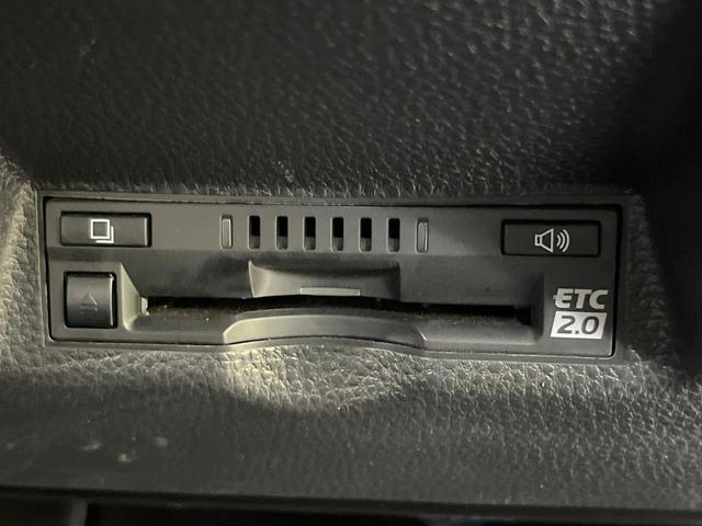 ヤリスクロス ハイブリッドＺ　純正８型ディスプレイ　全周囲カメラ　衝突軽減装置　レーダークルーズ　禁煙車　シートヒーター　パワーシート　コーナーセンサー　スマートキー　ＬＥＤヘッド　ＥＴＣ　純正１８インチアルミ　オートハイビーム（35枚目）