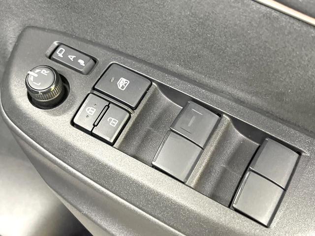 ヤリスクロス ハイブリッドＺ　純正８型ディスプレイ　全周囲カメラ　衝突軽減装置　レーダークルーズ　禁煙車　シートヒーター　パワーシート　コーナーセンサー　スマートキー　ＬＥＤヘッド　ＥＴＣ　純正１８インチアルミ　オートハイビーム（44枚目）