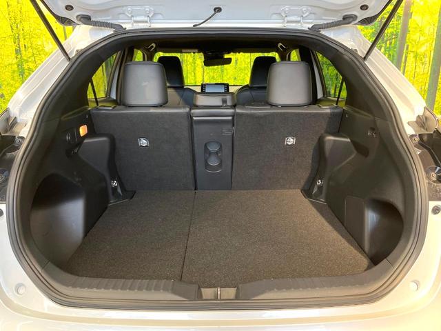 ヤリスクロス ハイブリッドＺ　純正８型ディスプレイ　全周囲カメラ　衝突軽減装置　レーダークルーズ　禁煙車　シートヒーター　パワーシート　コーナーセンサー　スマートキー　ＬＥＤヘッド　ＥＴＣ　純正１８インチアルミ　オートハイビーム（53枚目）